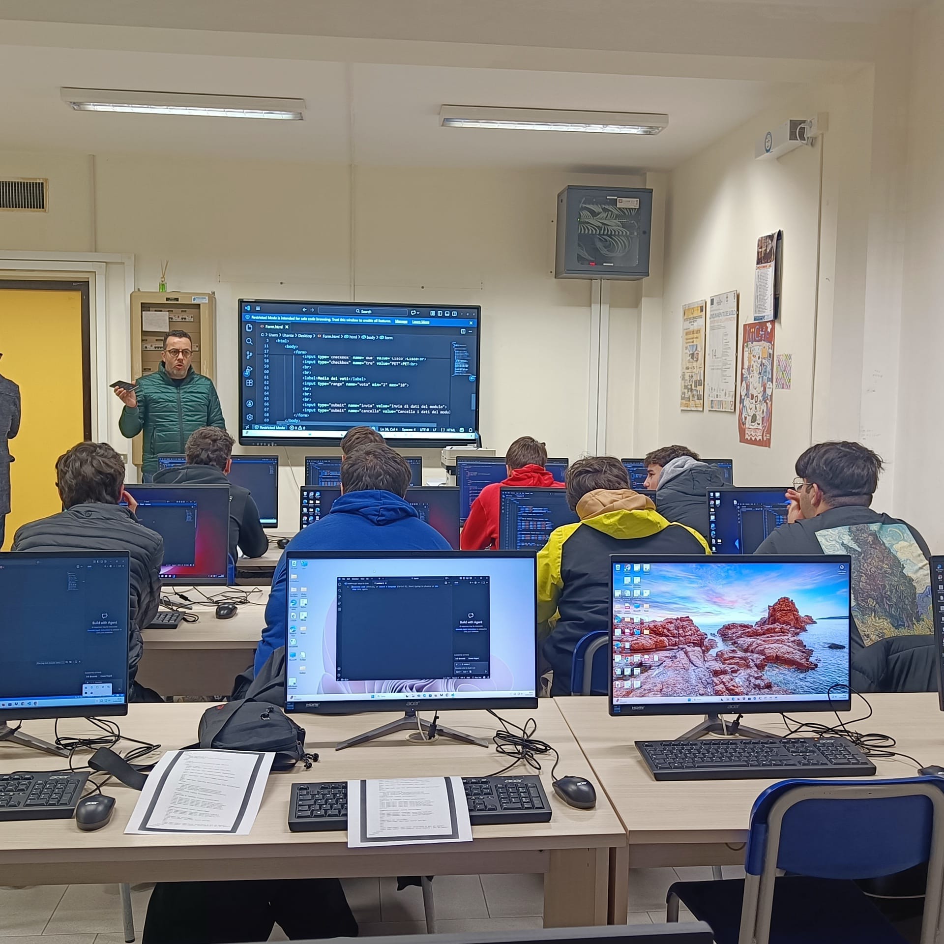 Dinàmica al centre - I.T.E.S. Pertini